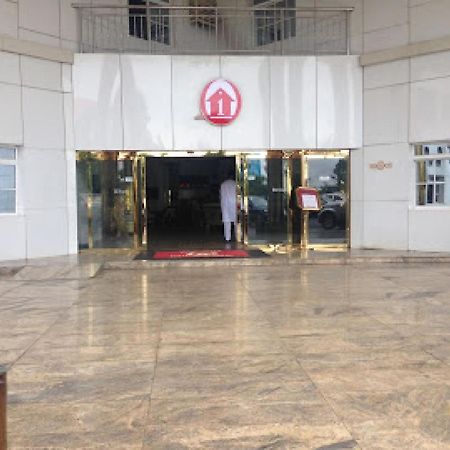 Room In Bb - Immaculate Royal International Hotel Owerri Εξωτερικό φωτογραφία