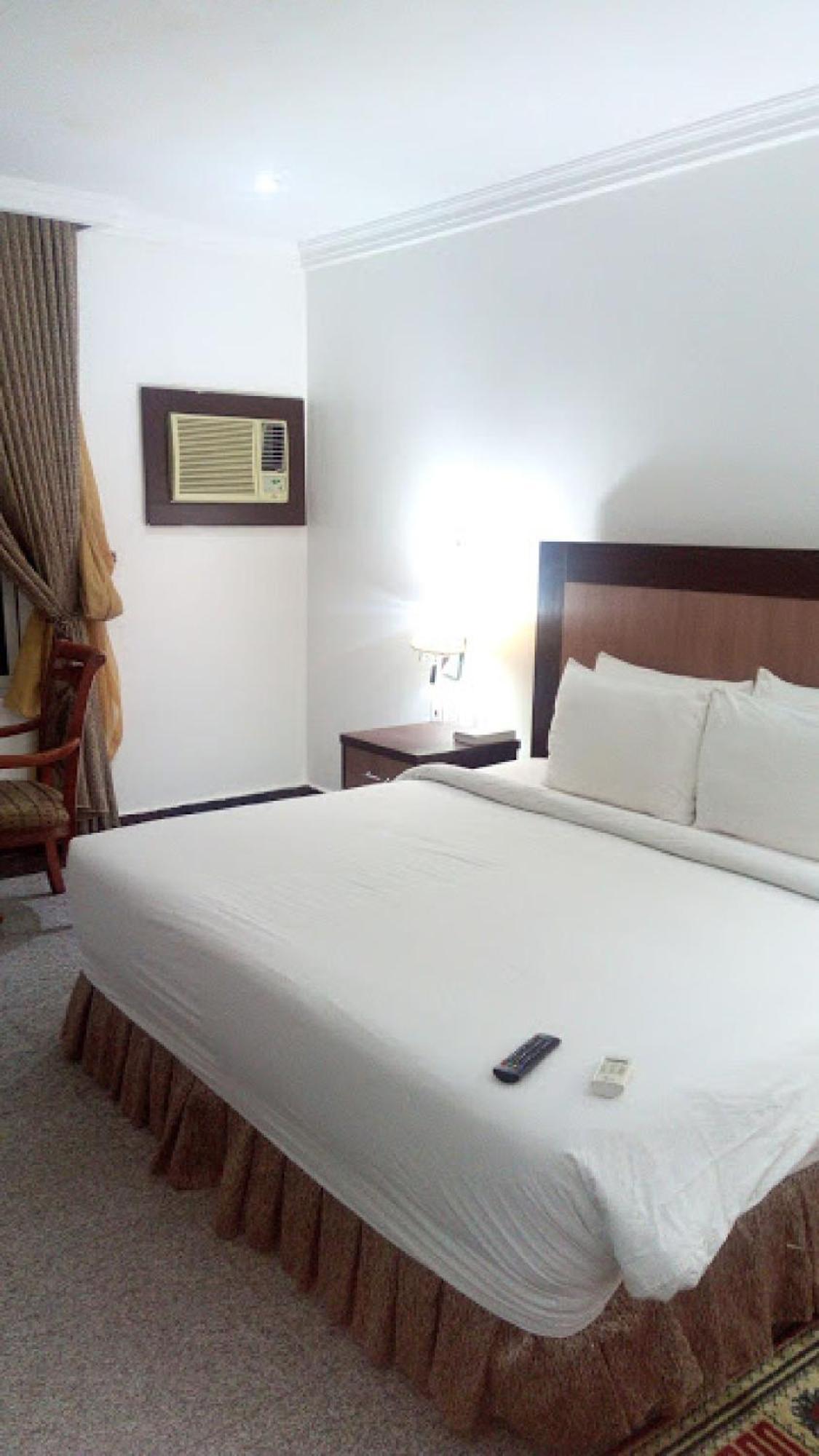 Room In Bb - Immaculate Royal International Hotel Owerri Εξωτερικό φωτογραφία