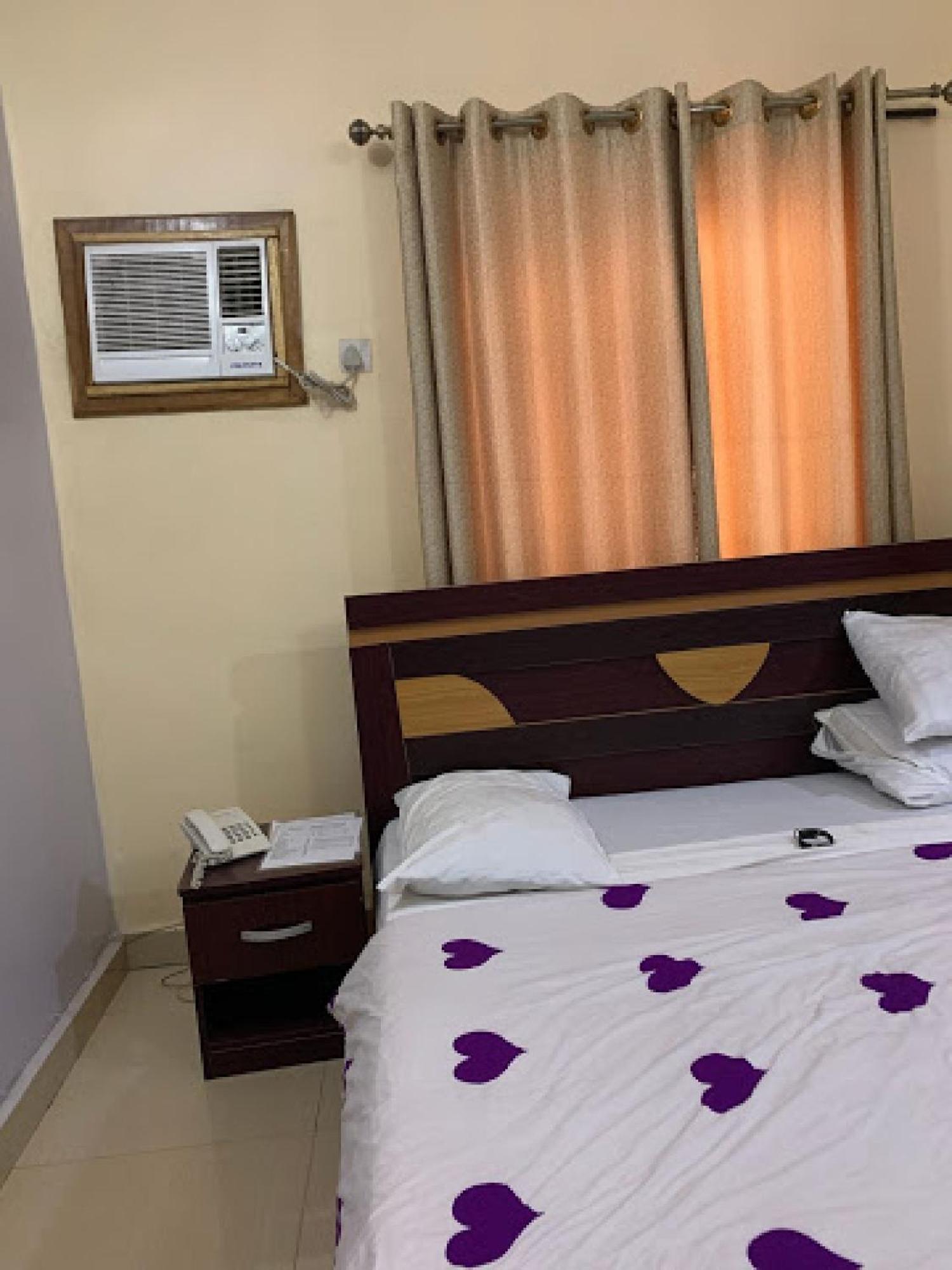 Room In Bb - Immaculate Royal International Hotel Owerri Εξωτερικό φωτογραφία