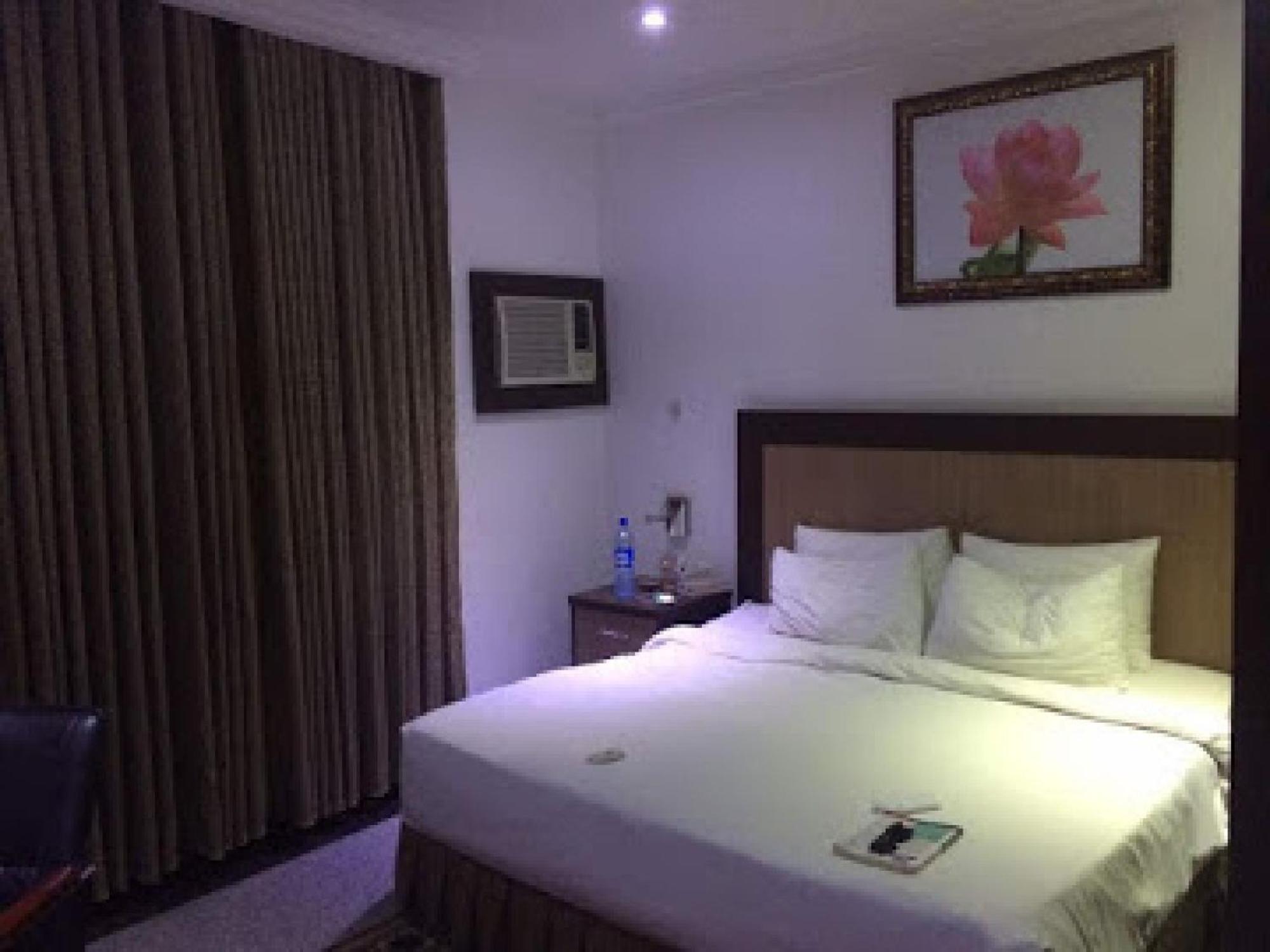 Room In Bb - Immaculate Royal International Hotel Owerri Εξωτερικό φωτογραφία